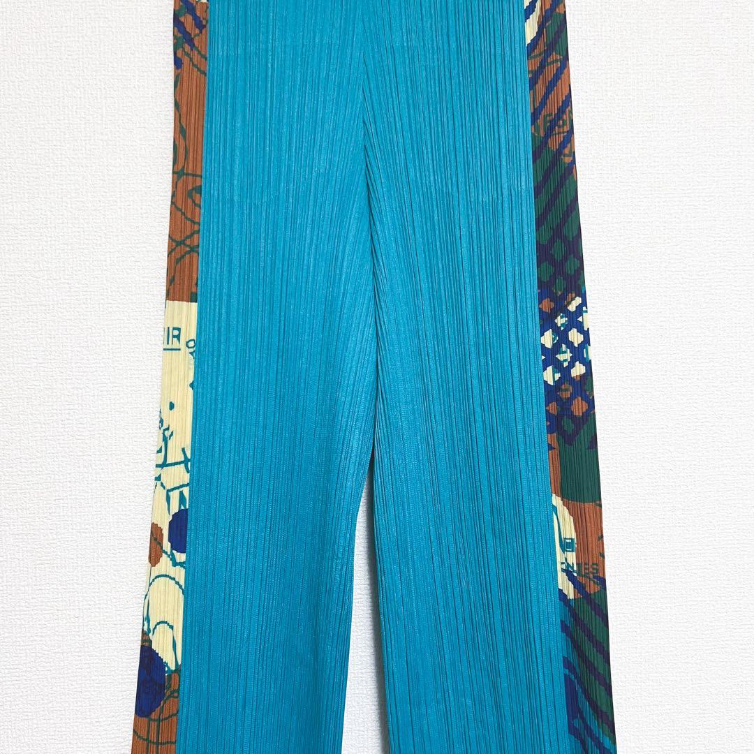 プリーツプリーズ サイドライン　パンツ　柄付き　裾フレア　ポケット　幾何学