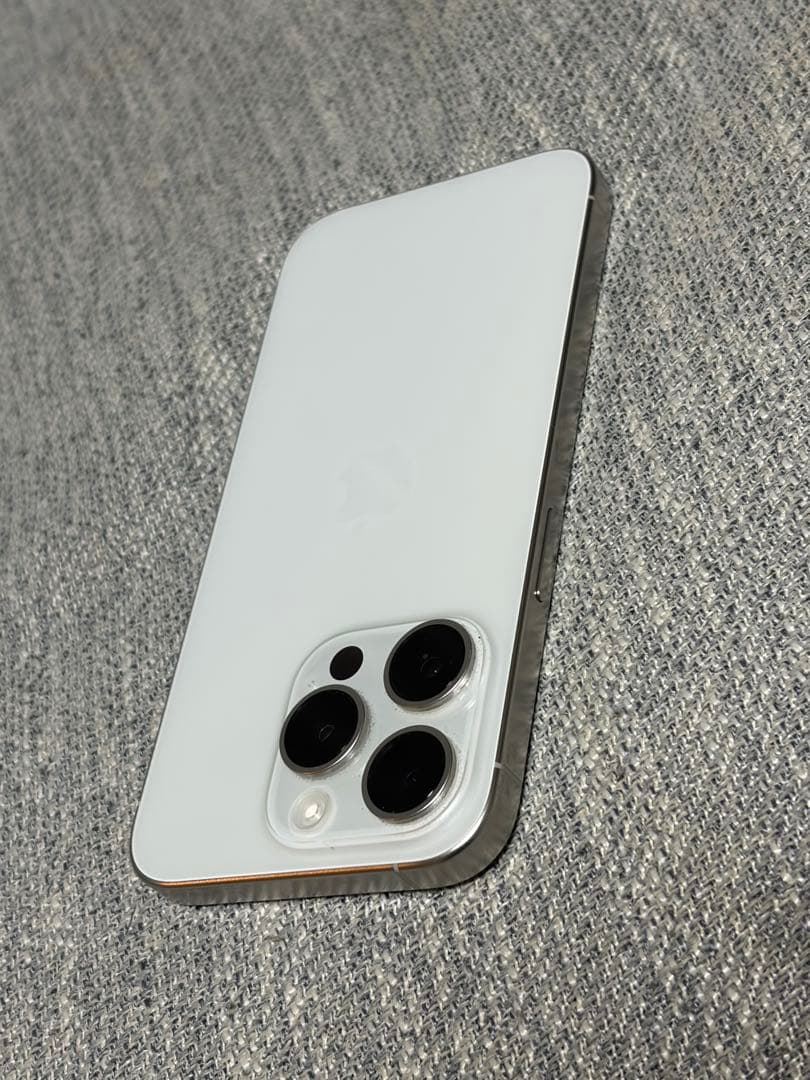 【最終値下げ】【美品】Apple iPhone 15Pro ホワイト 本体