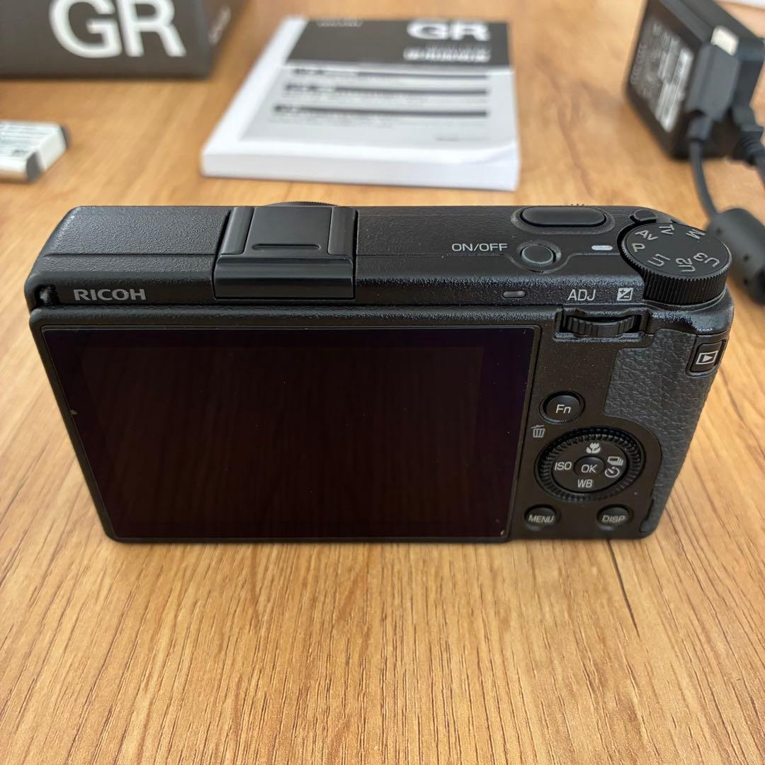 RICOH GRiiix 5年保証　バッテリー×2