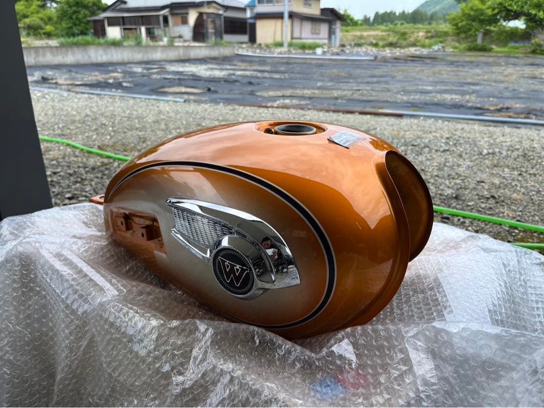 w800 タンク　サイドカバー　ヘッドライトセット