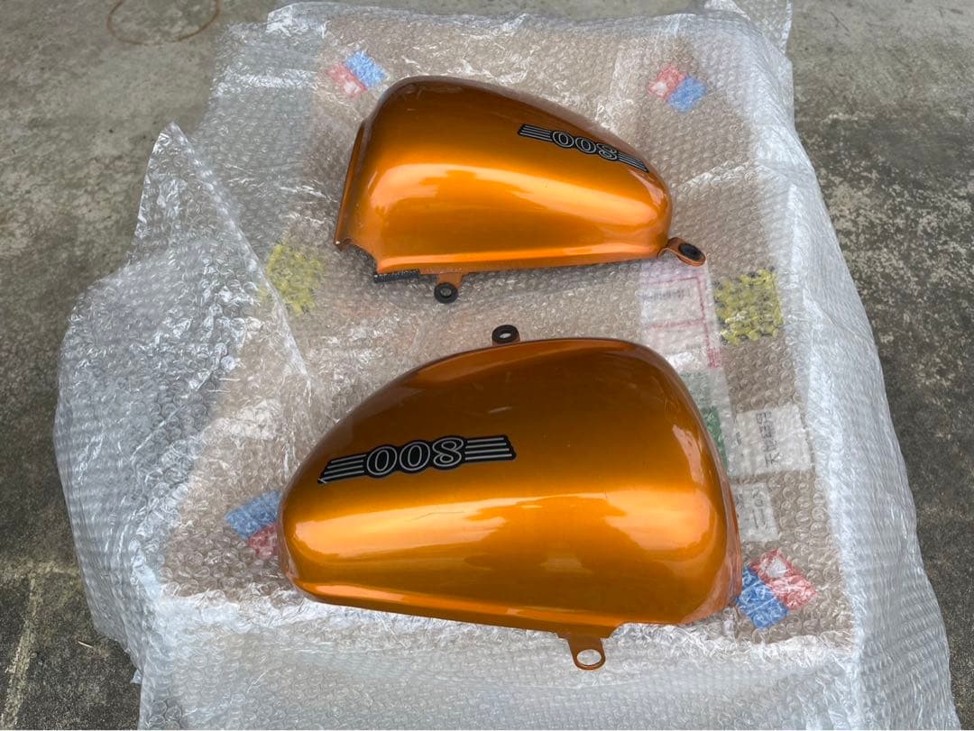 w800 タンク　サイドカバー　ヘッドライトセット