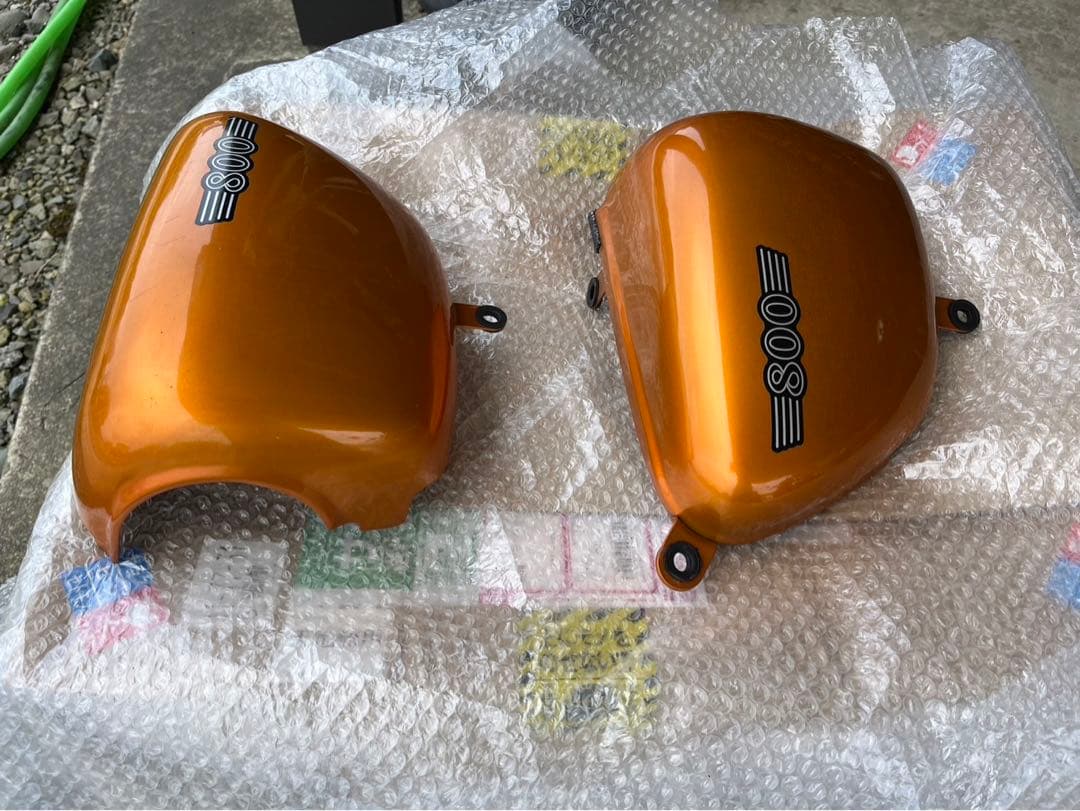 w800 タンク　サイドカバー　ヘッドライトセット