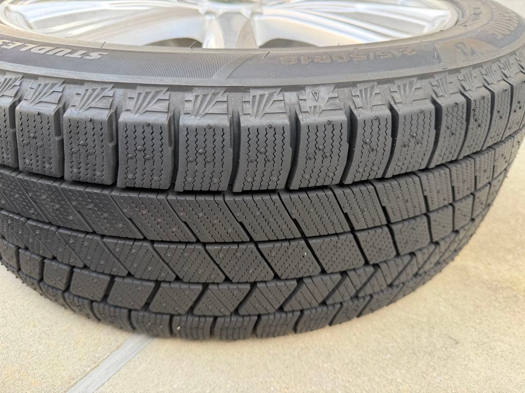 ヤリスクロス18インチ ブリザック VRX3 23年 スタッドレスセット4本