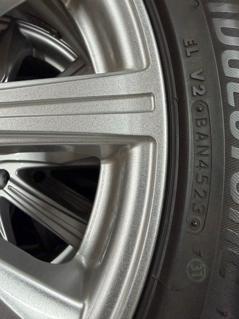 ヤリスクロス18インチ ブリザック VRX3 23年 スタッドレスセット4本