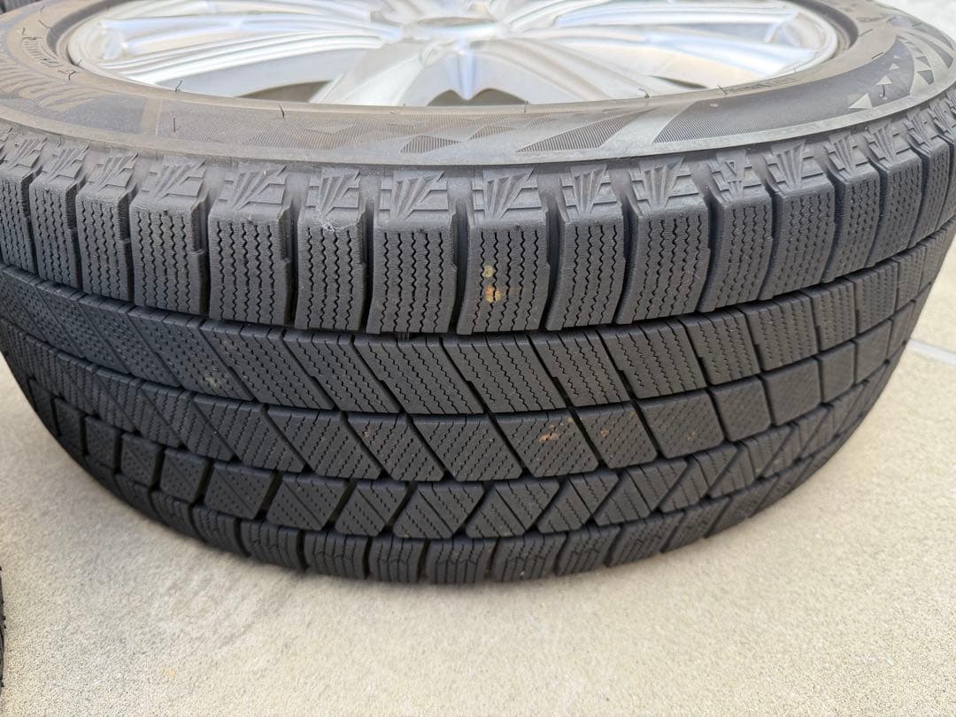 ヤリスクロス18インチ ブリザック VRX3 23年 スタッドレスセット4本