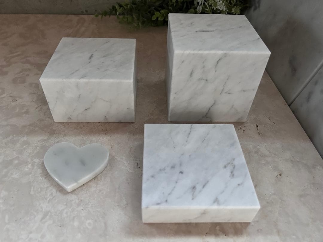 天然白大理石ブロック・プレート●5点セット●アクセサリー　ディスプレイ●送料無料