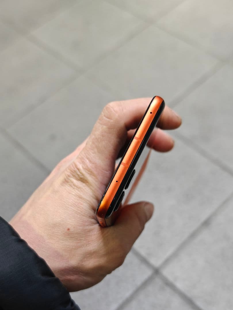 スマートフォン本体 Motorola Razr 50s 8/256gb