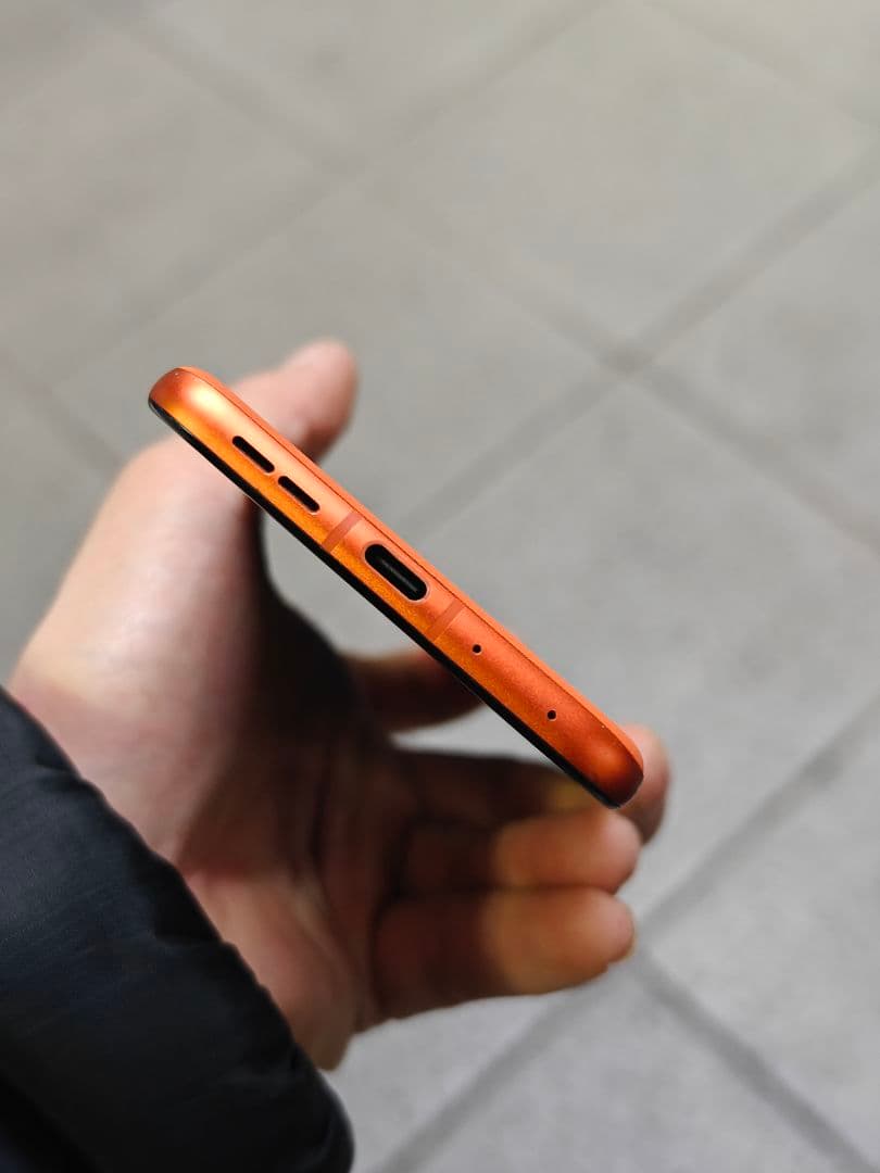 スマートフォン本体 Motorola Razr 50s 8/256gb