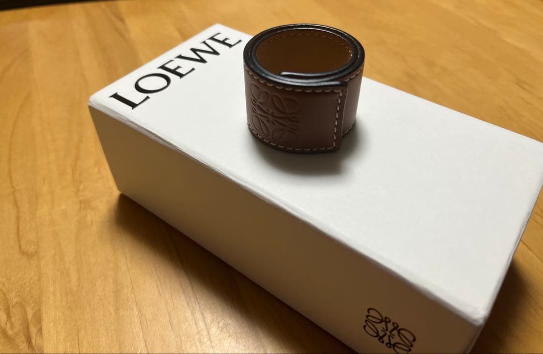 LOEWE レザーバングル　ブレスレット　タン　ブラウン　ロエベ