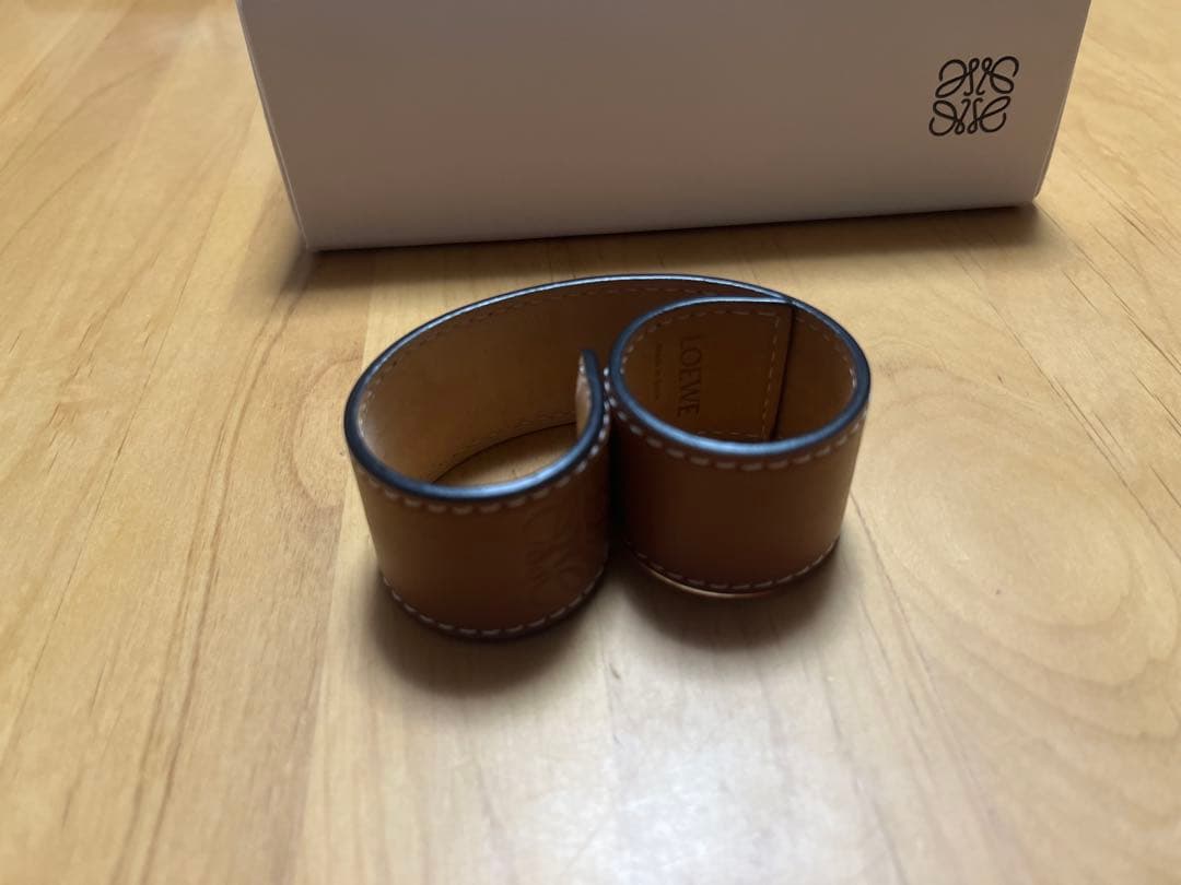 LOEWE レザーバングル　ブレスレット　タン　ブラウン　ロエベ