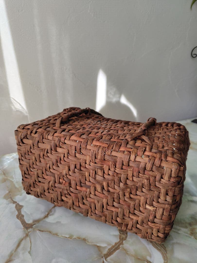 筒井幸彦さんの山葡萄カゴバッグ