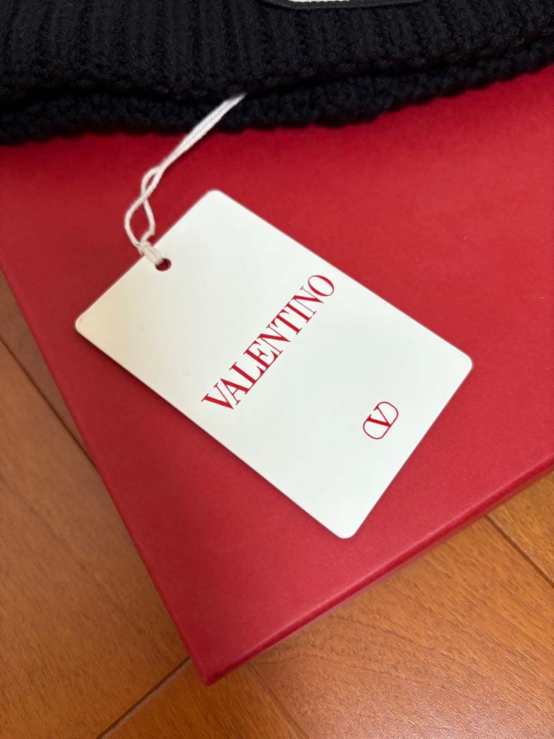 【新品】 VALENTINO ビーニー　ニット帽　黒　ブラック　ロゴ　刺繍
