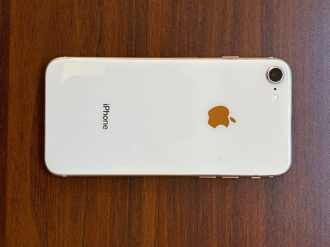 iPhone 8 ピンクゴールド　256GB 画面の右下に割れ