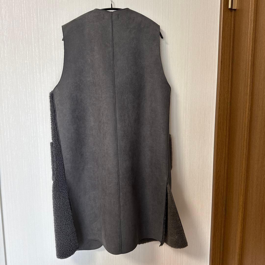 Elmee Law グレー バイカラーボアベスト