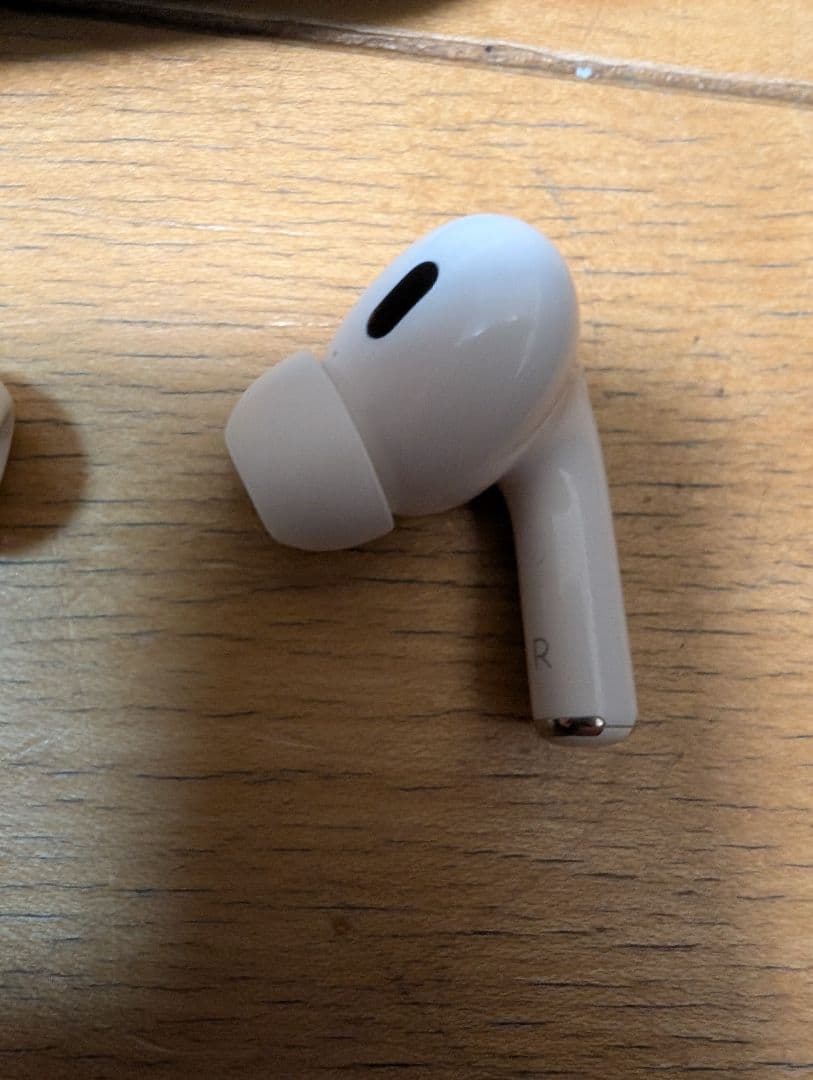 AirPods Pro (第2世代) 本体 Type-C spigenケース付き