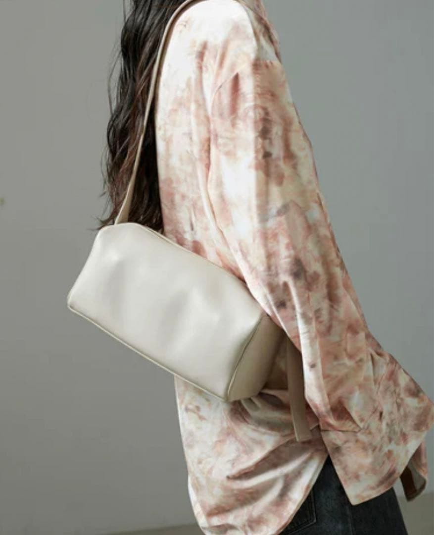 サロンアダムエロペ レザーボックスショルダーバッグ