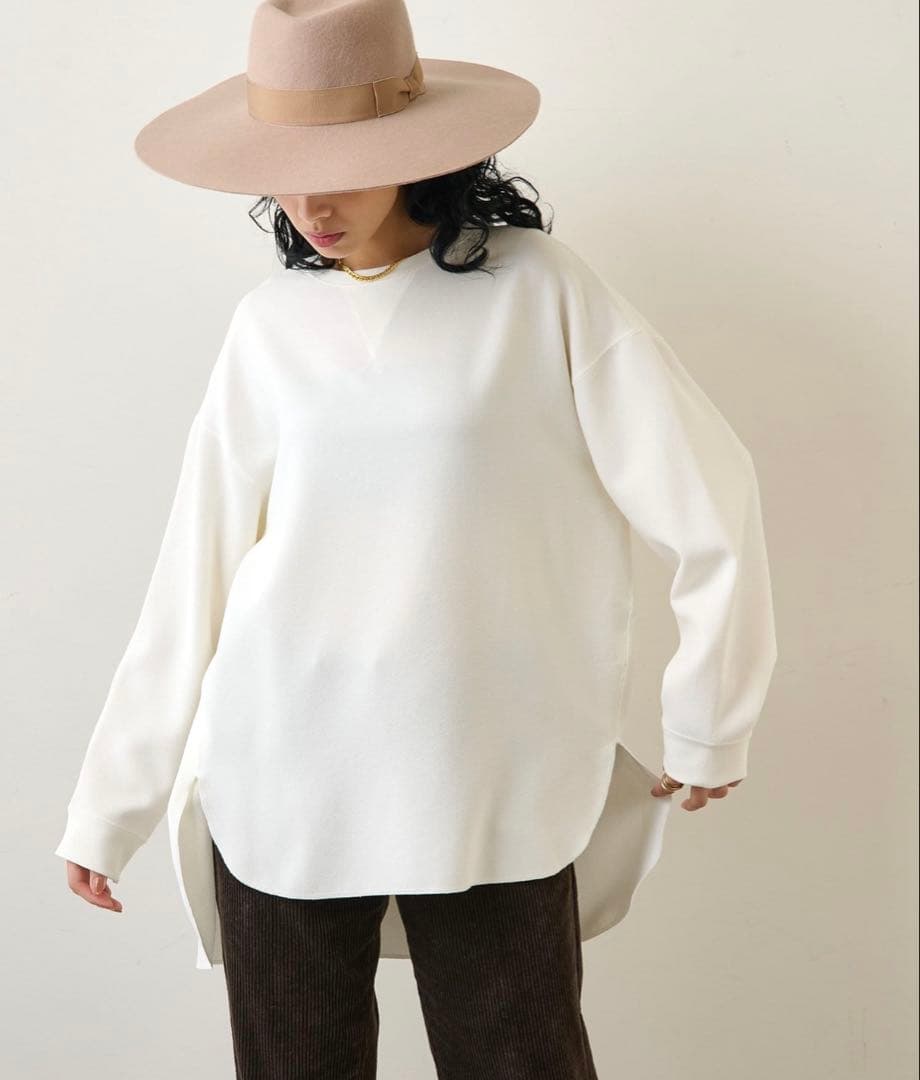 新品同様✴︎ウィムガゼット✴︎Vガゼットプルオーバー✴︎定番✴︎オフ白長袖¥16,500