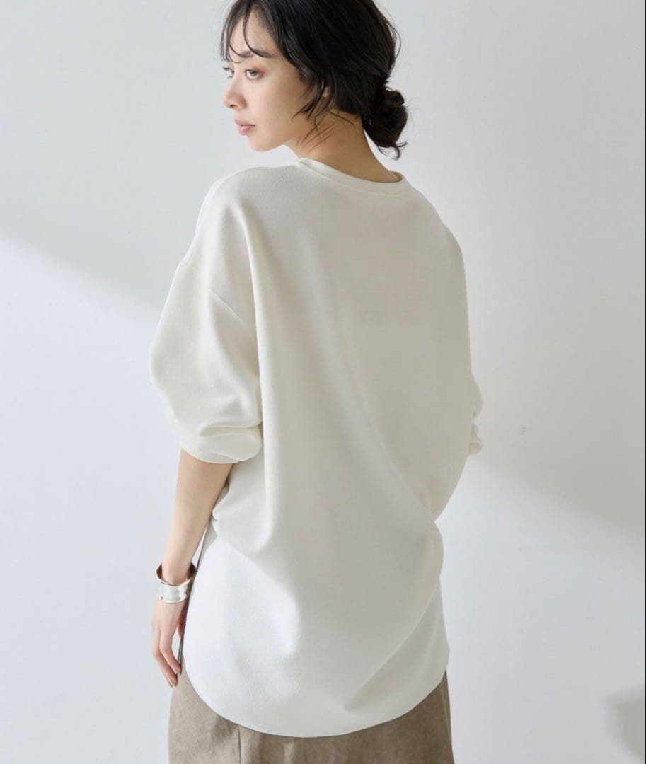 新品同様✴︎ウィムガゼット✴︎Vガゼットプルオーバー✴︎定番✴︎オフ白長袖¥16,500