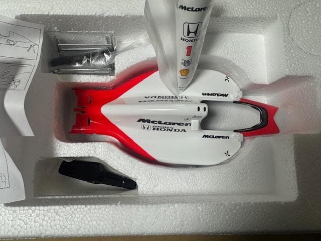 AUTOart McLaren ホンダ mp4/6 アイルトン・セナ 1/18