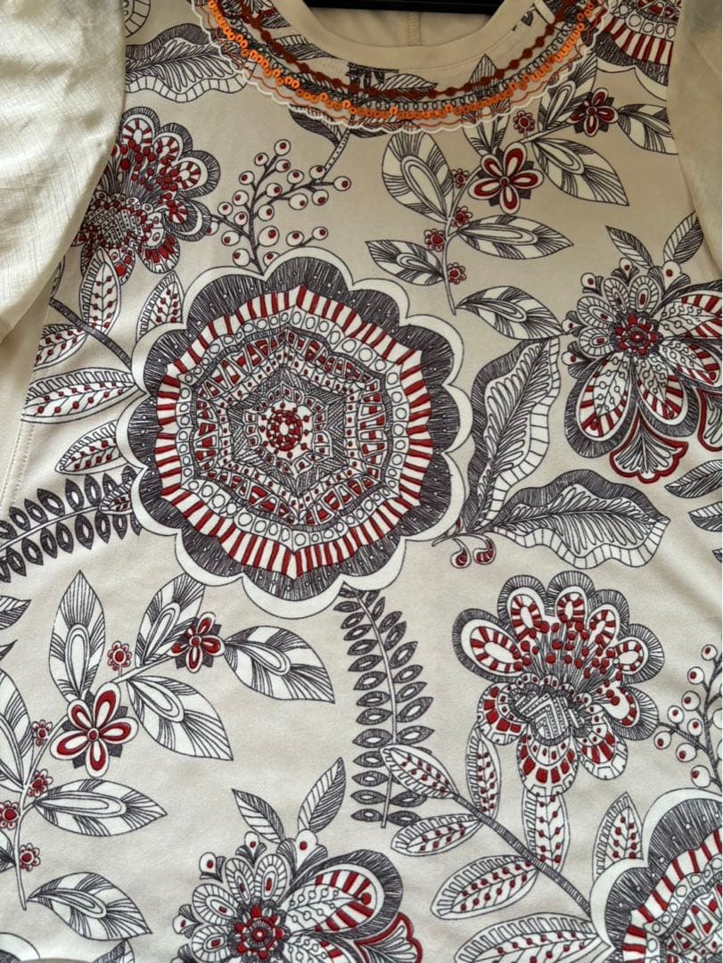 『未使用に近い』⭐️トクコプルミエヴォル⭐️オフホワイトに花柄チュニックワンピース❣️