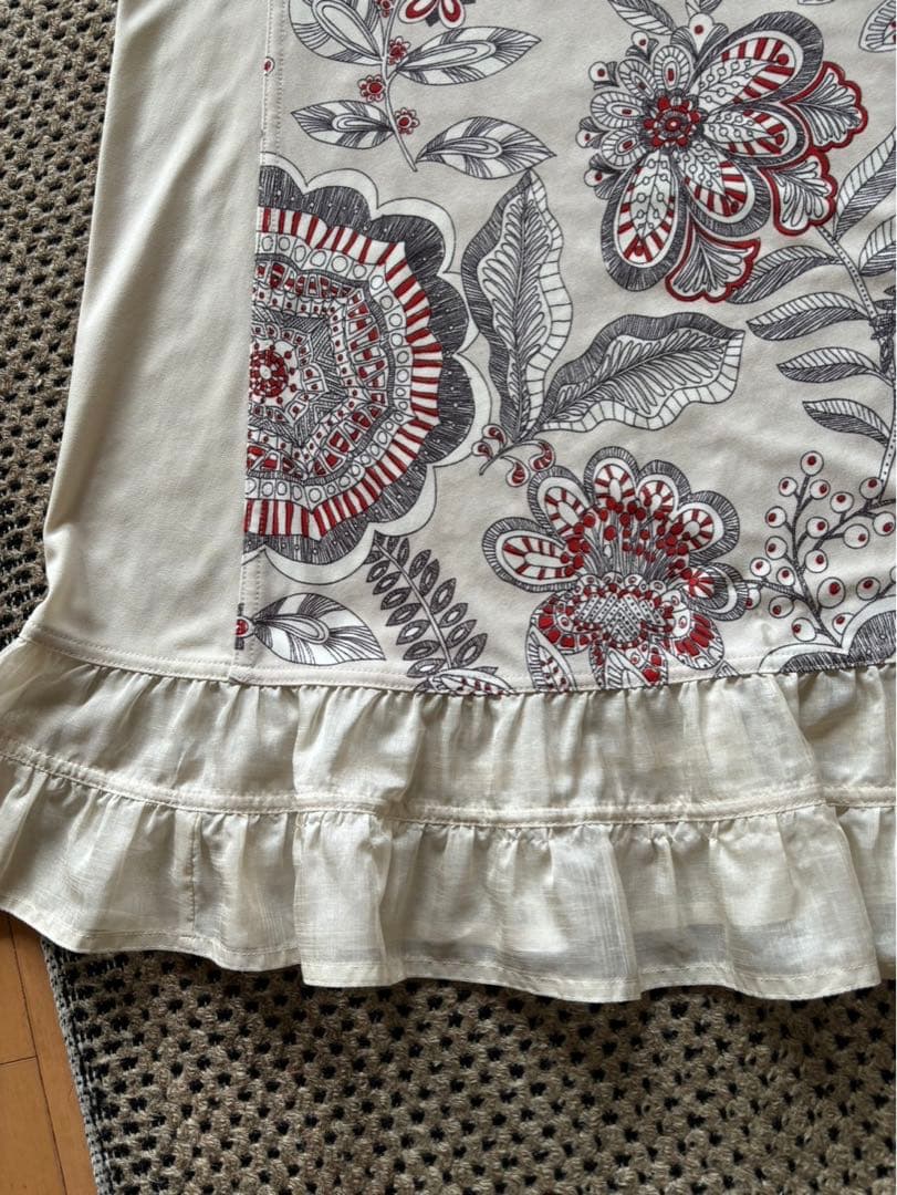 『未使用に近い』⭐️トクコプルミエヴォル⭐️オフホワイトに花柄チュニックワンピース❣️