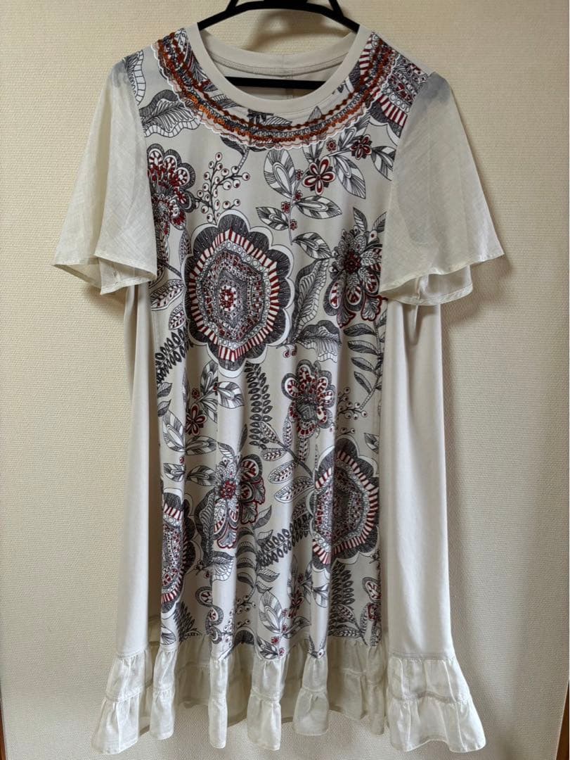 『未使用に近い』⭐️トクコプルミエヴォル⭐️オフホワイトに花柄チュニックワンピース❣️