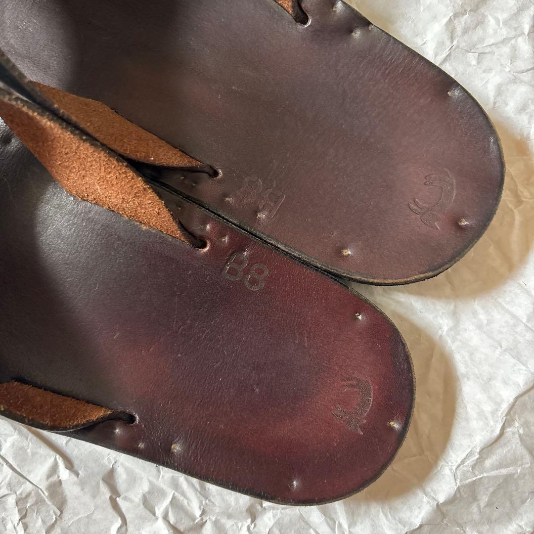 ユッタニューマン　レザーサンダル