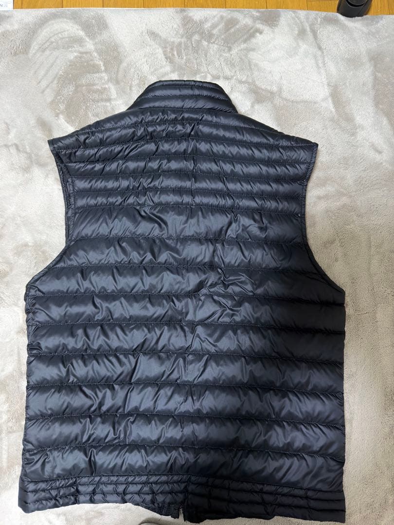 MONCLER ブラック ダウンベスト　2