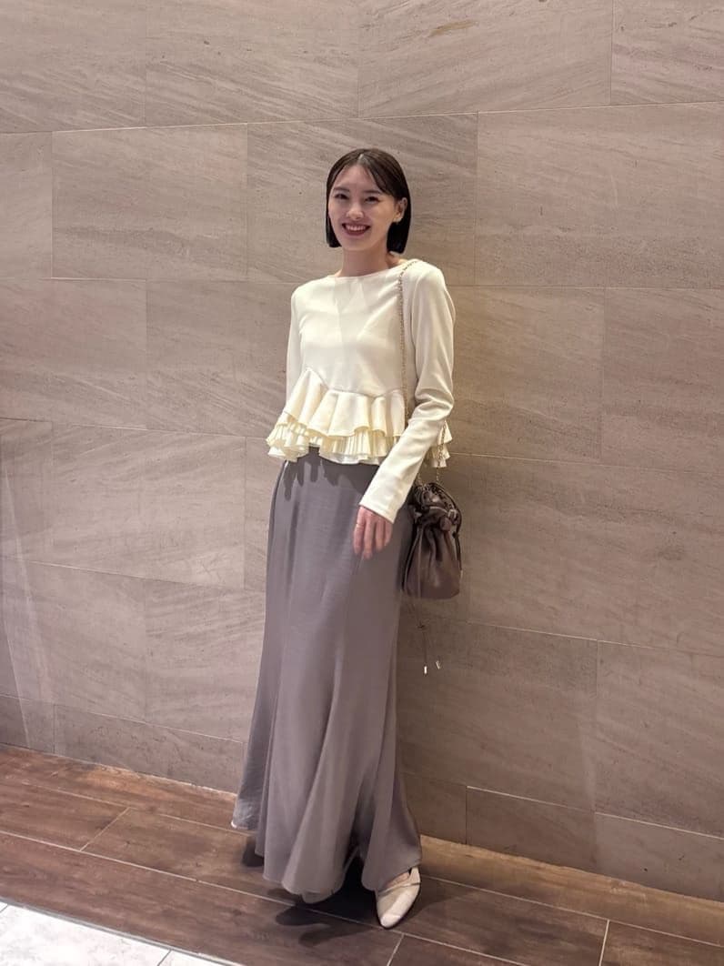 完売色 ココディール ランダムフリルペプラムトップス