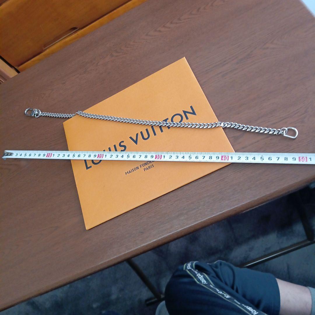 ルイ・ヴィトン。美品シルバー色、ウォレット、チェーン
