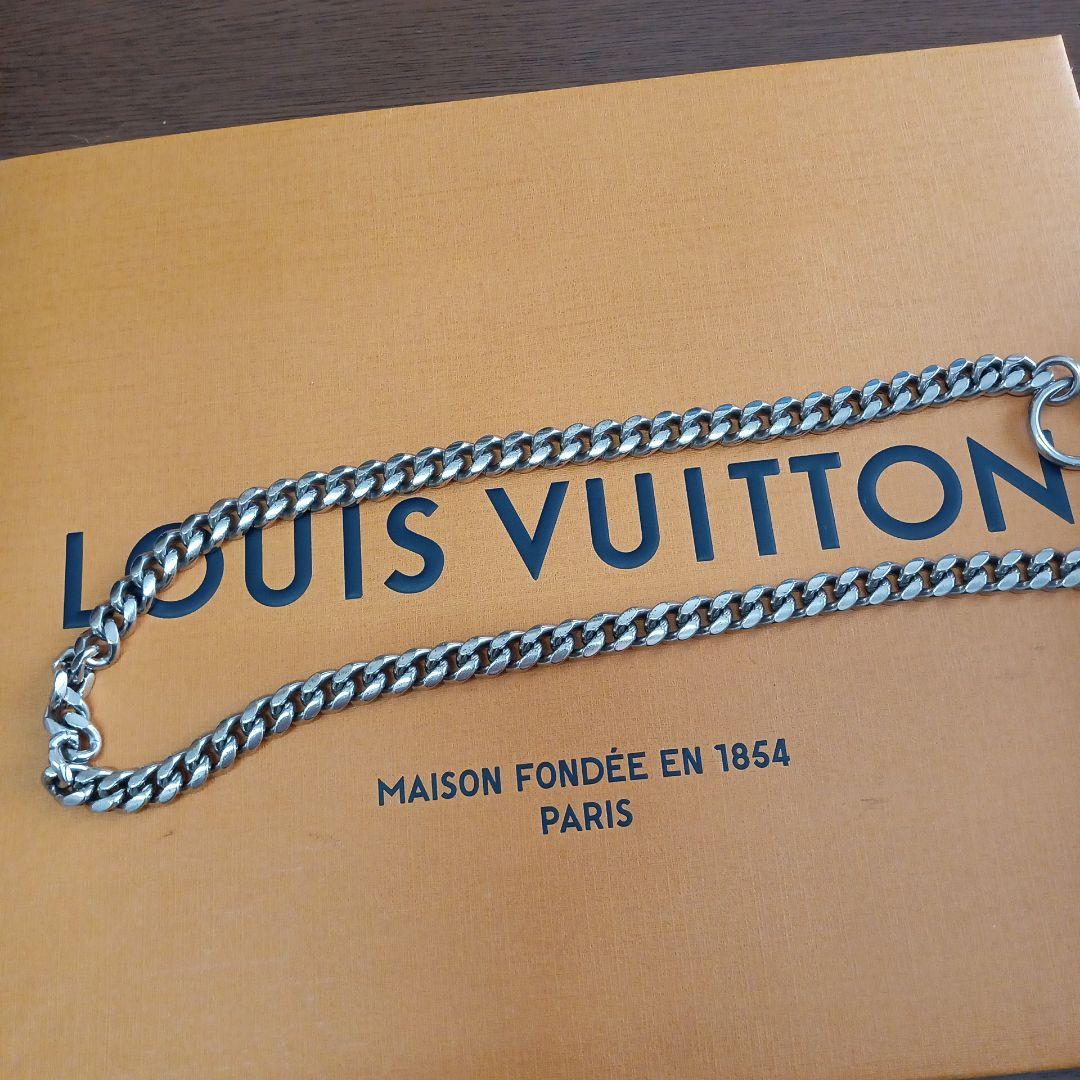 ルイ・ヴィトン。美品シルバー色、ウォレット、チェーン