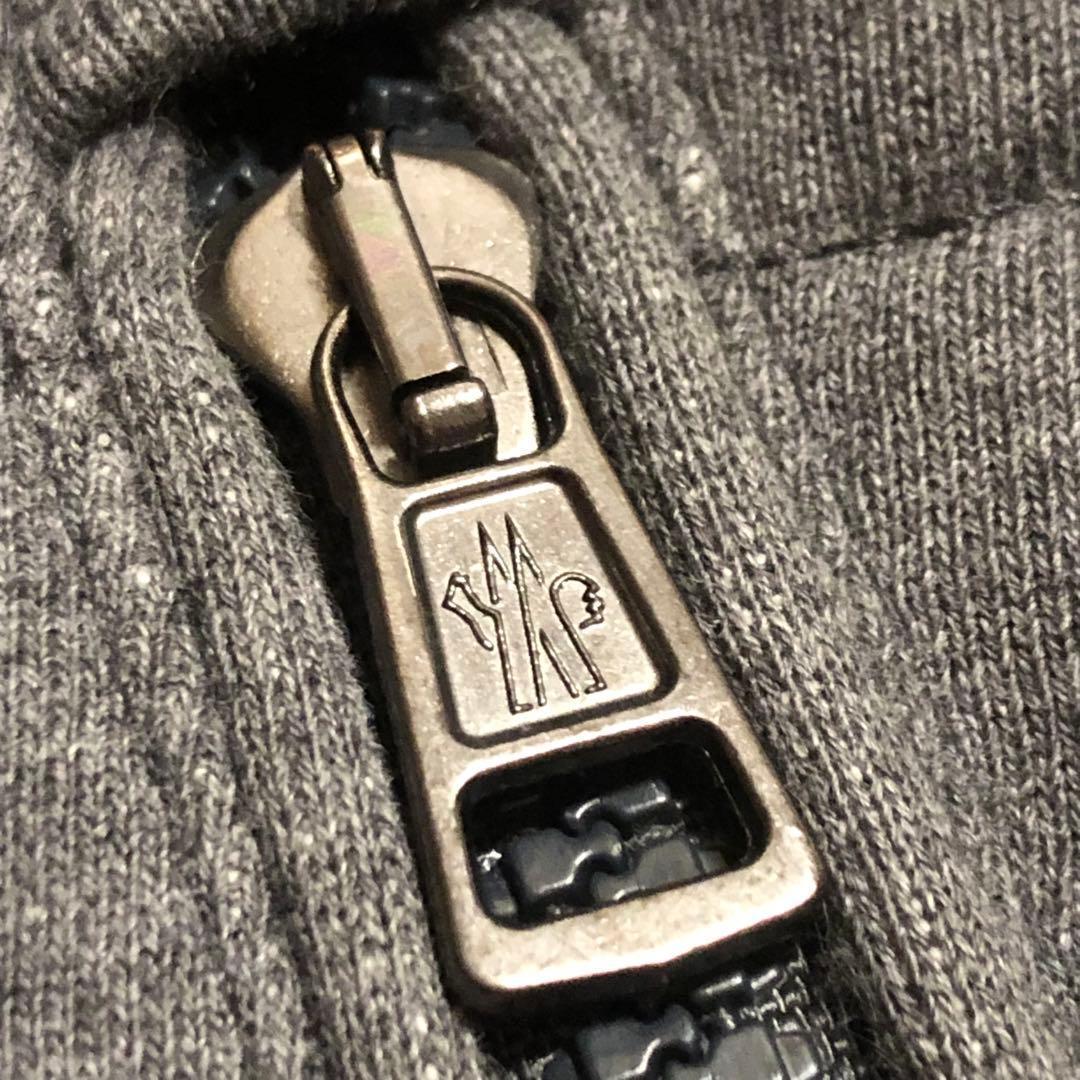 MONCLER モンクレール ダウンベスト パッチ刺繍ロゴ付き