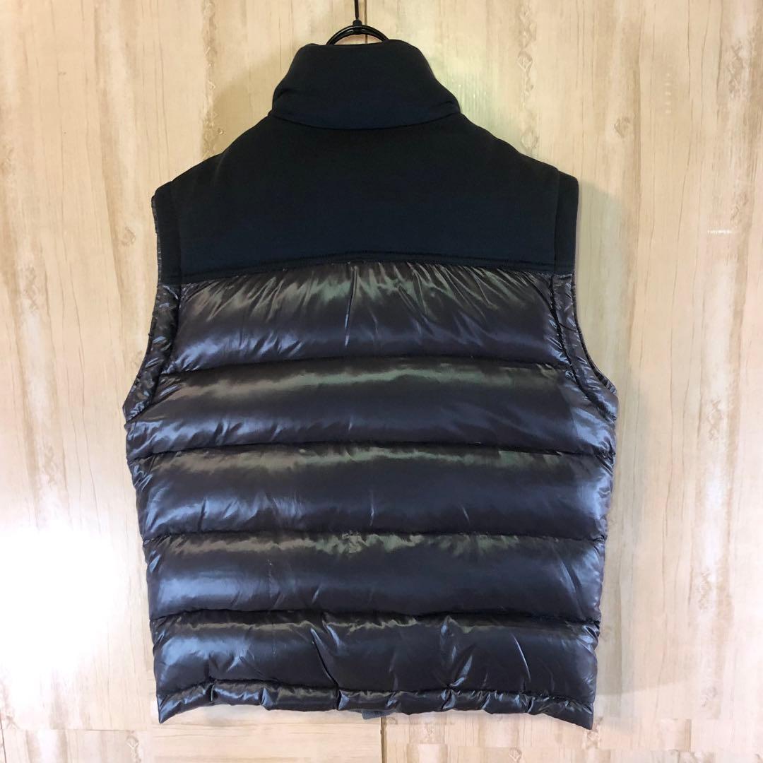 MONCLER モンクレール ダウンベスト パッチ刺繍ロゴ付き