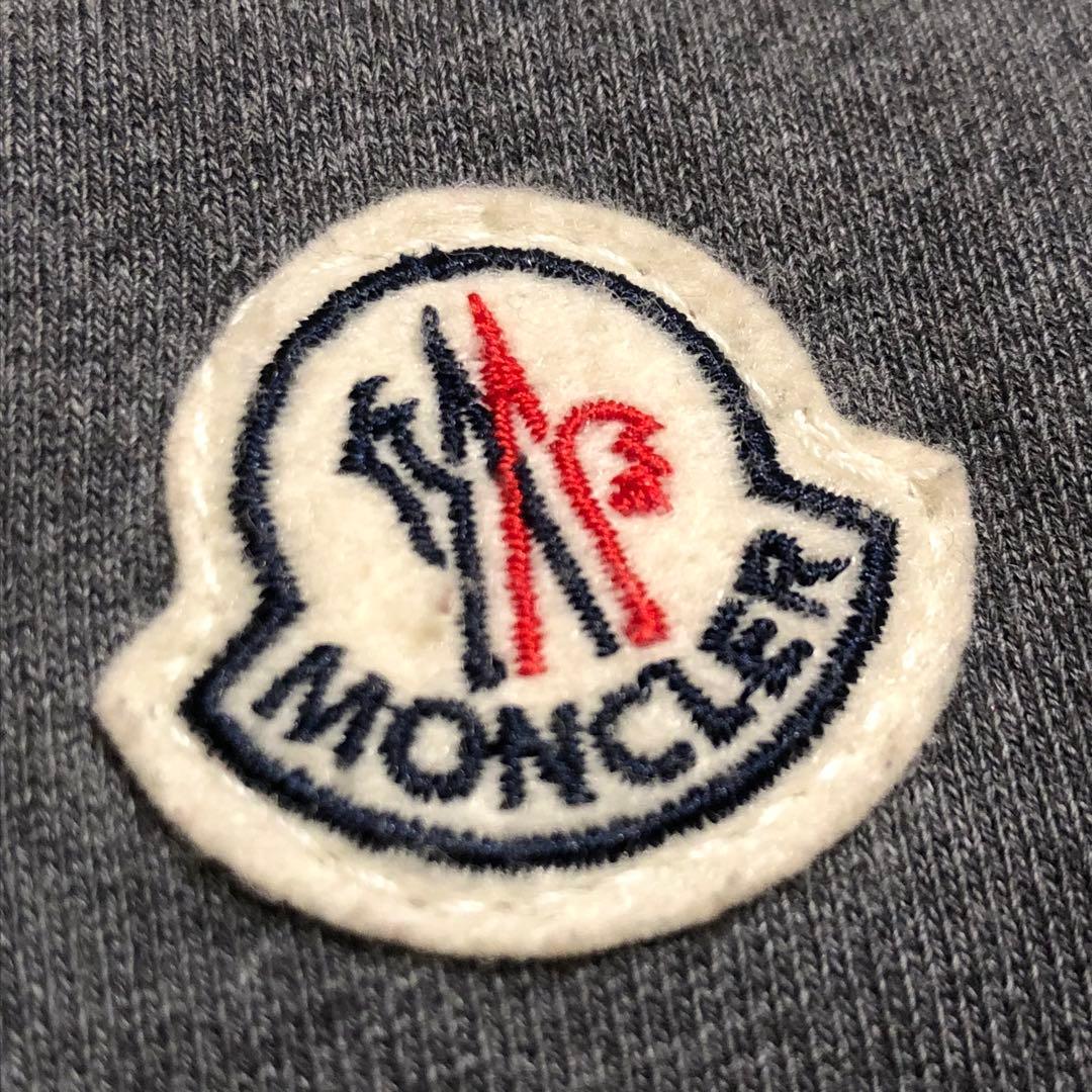 MONCLER モンクレール ダウンベスト パッチ刺繍ロゴ付き