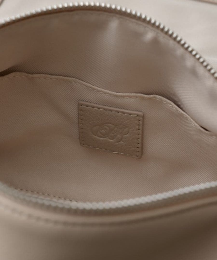 ビアズリー　レザーボディバッグ　ベージュ