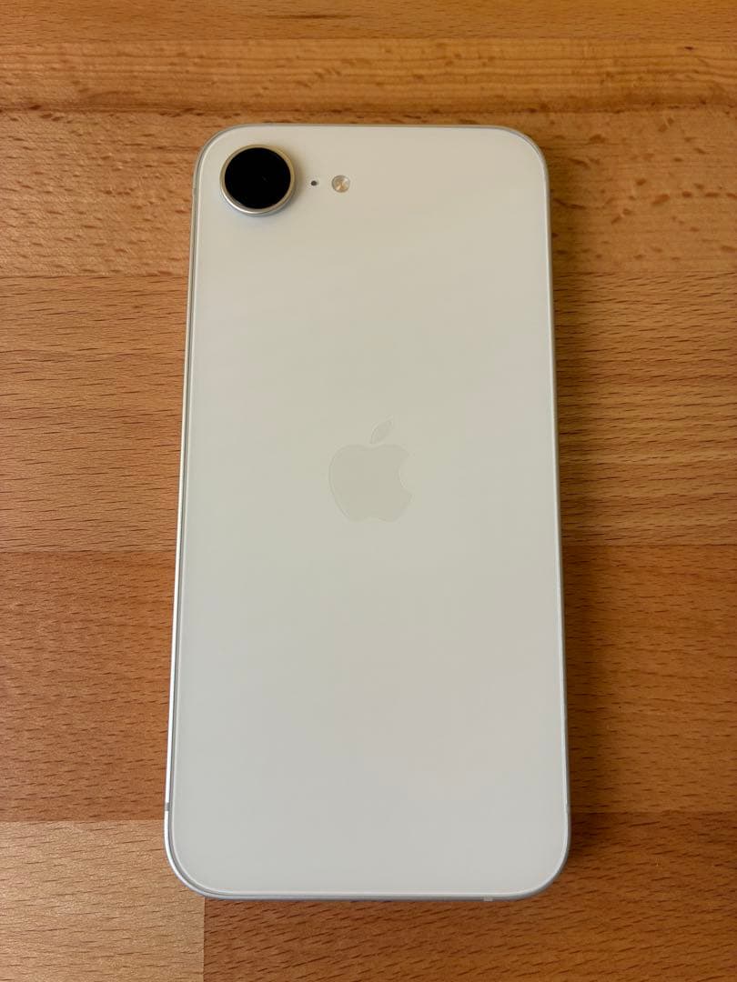 iPhone 16e 128GB バッテリー100%