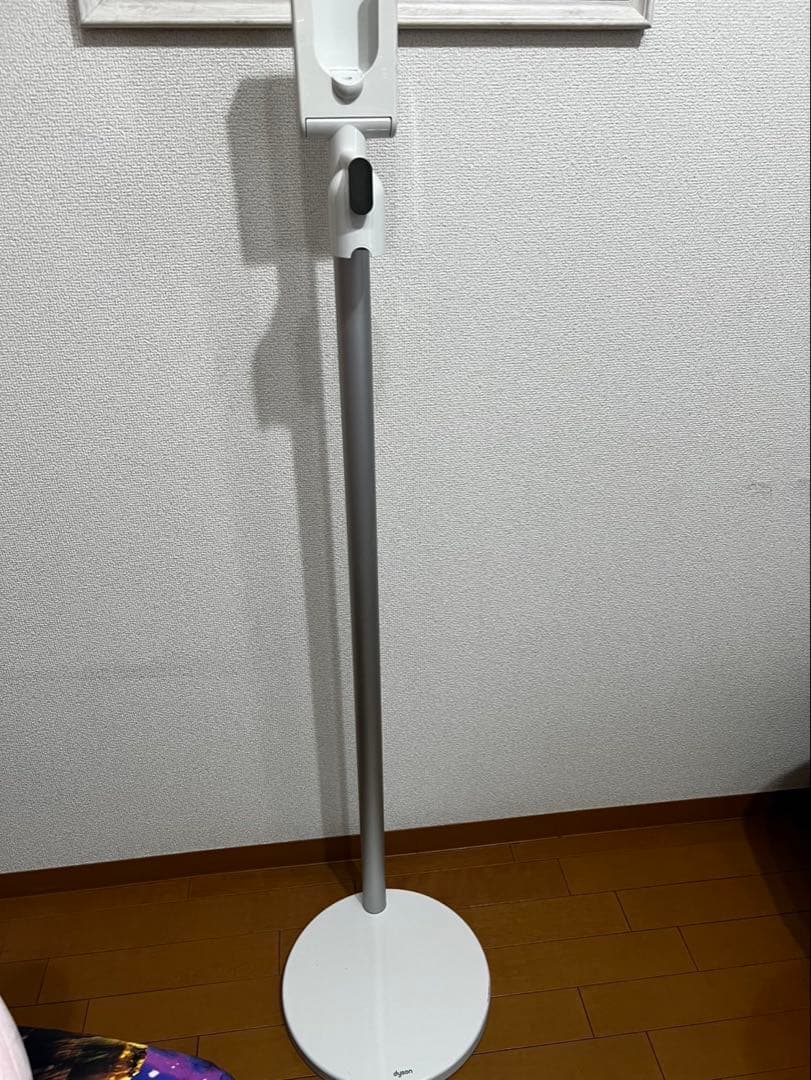 N*n様 Dyson SV14 V11 本体　スタンド 付き