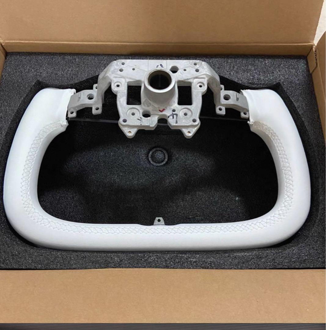 Tesla モデル3ヨークステアリング　ホワイト　ハンドルヒーター対応