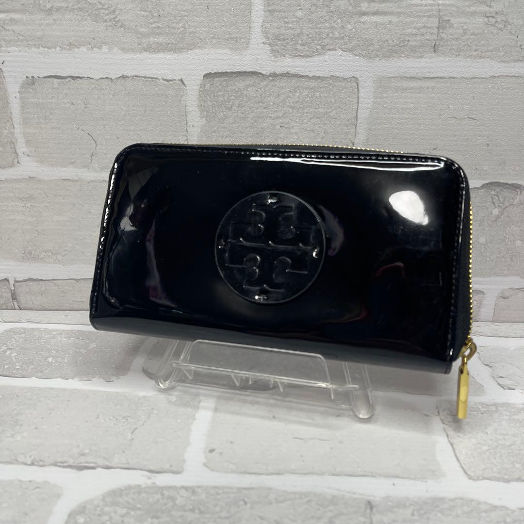 (未使用品)大人気、トリーバーチ、長財布、ラウンドジップ、エナメル地、デカロゴ