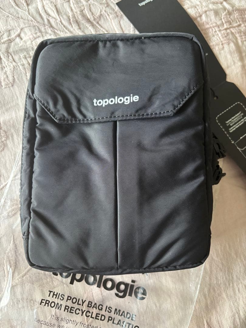 【タグ付き新品】topologie ブラック サコッシュ　8mmストラップ付