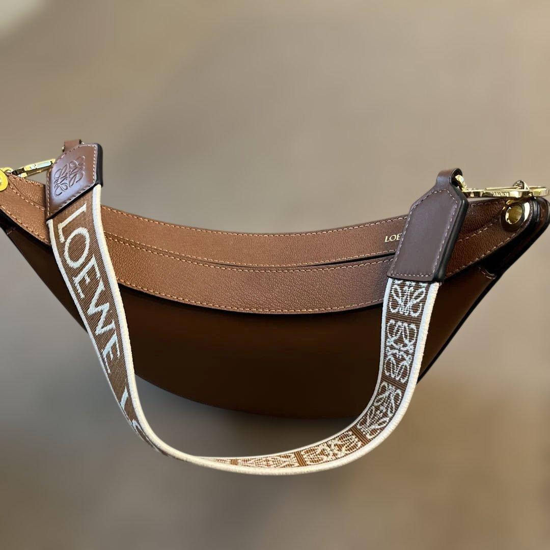 LOEWE ボディバッグ