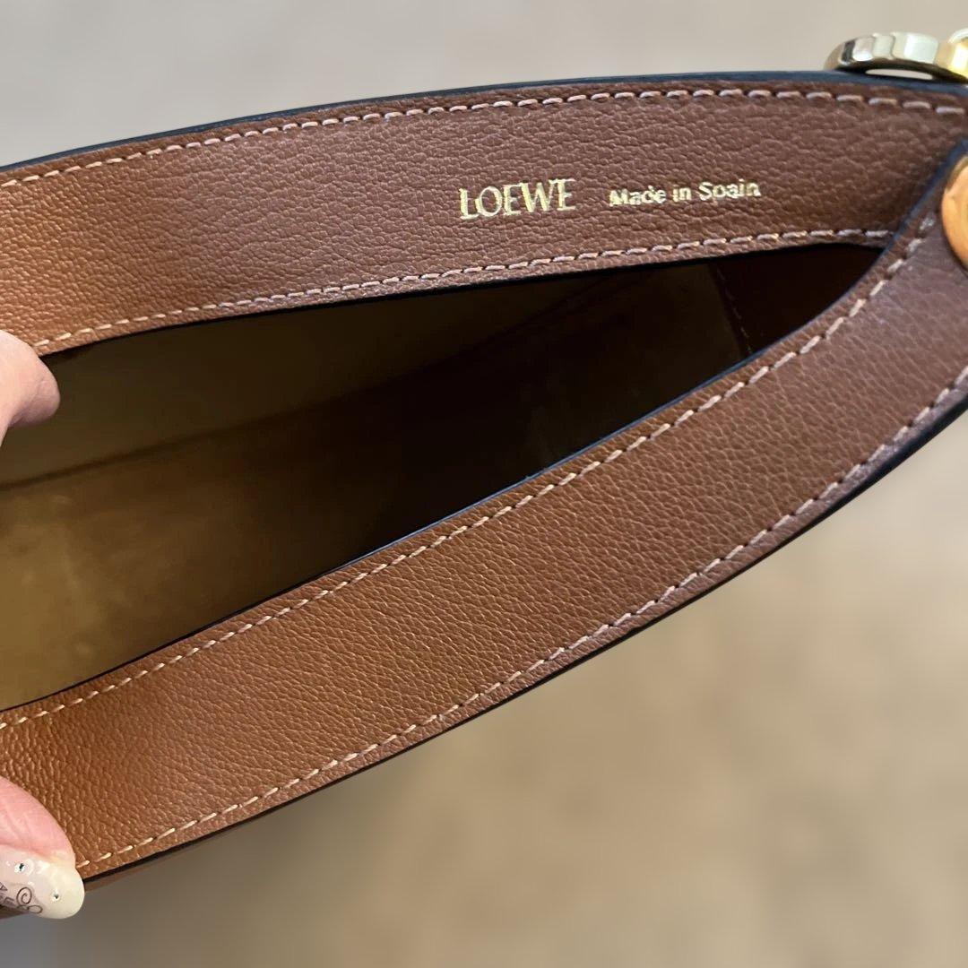 LOEWE ボディバッグ