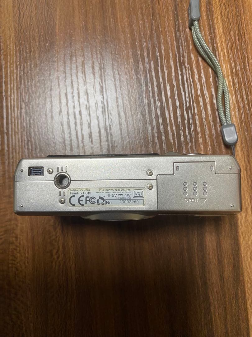 ※付属品付 FUJIFILM FinePix F810 コンパクトデジタルカメラ