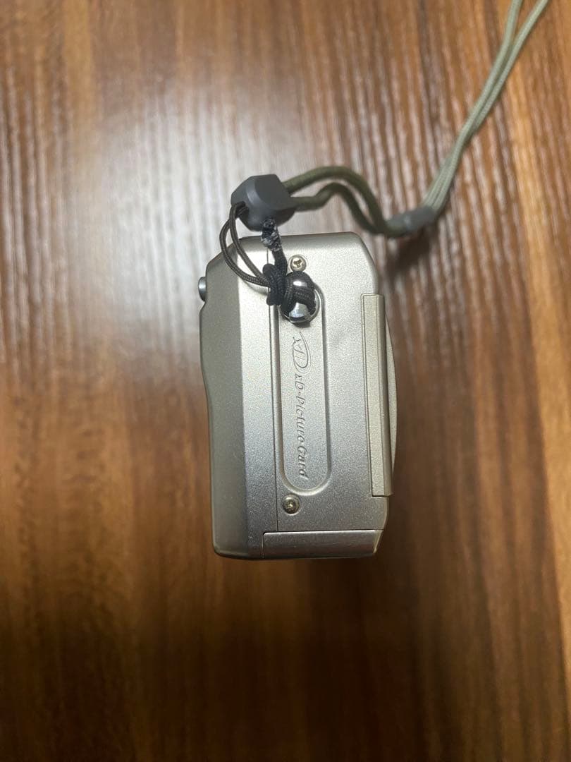 ※付属品付 FUJIFILM FinePix F810 コンパクトデジタルカメラ