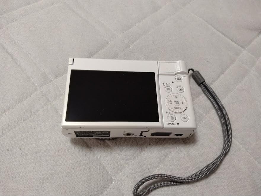 Panasonic LUMIX DC-TZ99 保証書 バッテリー2個と充電器付