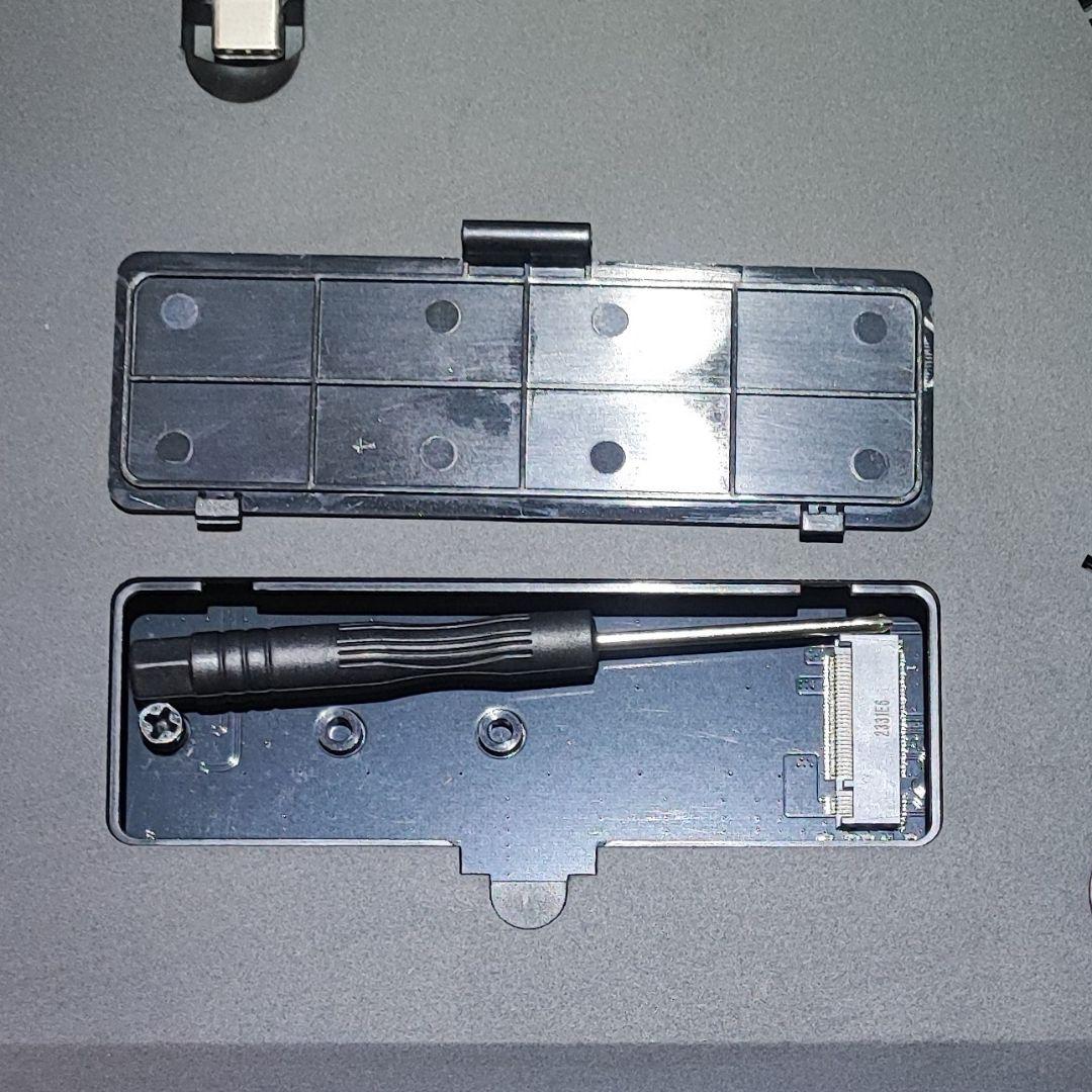 Mac mini スタンド＆ハブ NVMe SSDエンクロージャー付き