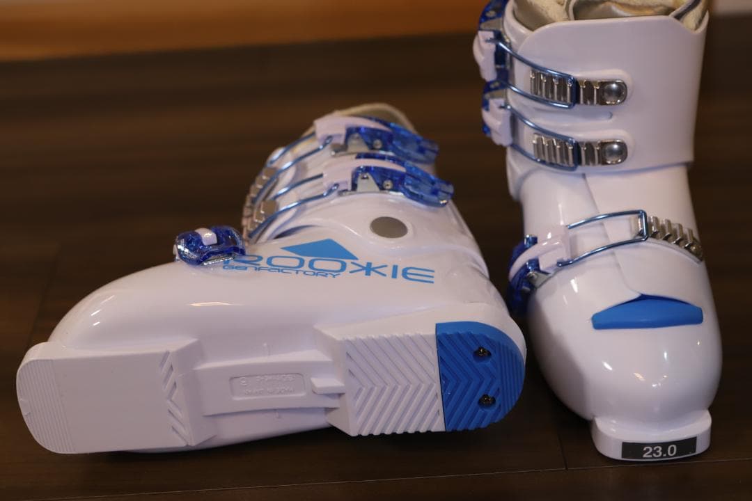 未使用★GEN FACTORY キッズスキーブーツ 23㎝