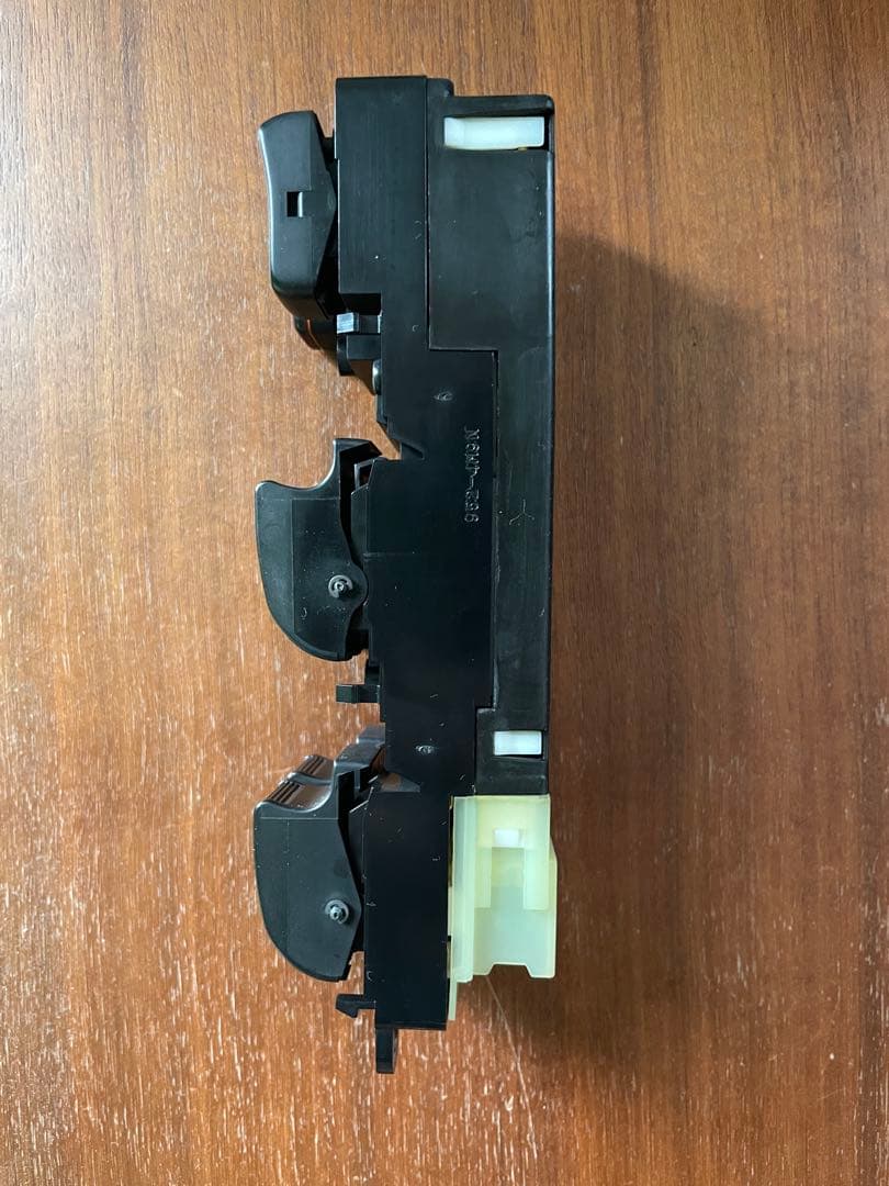 GDJ76（再再販ランクル70）動作確認済　自動上げ下げパワーウインドウスイッチ