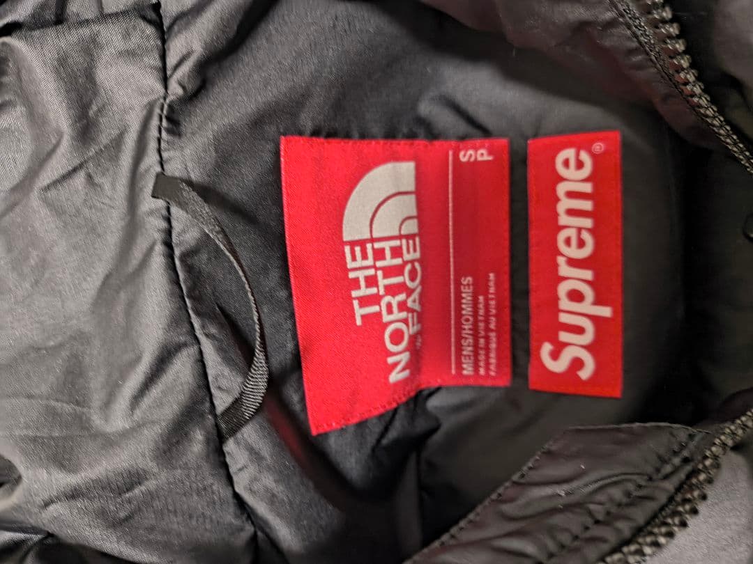 ダウンジャケット　シュプリーム　ノースフェイス Half Zip