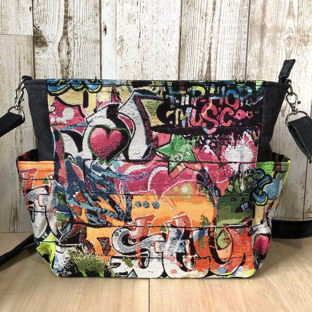 ショルダーバッグ　ハンドメイド　デニムリメイク　ブラック　シルバー【新品デニム】